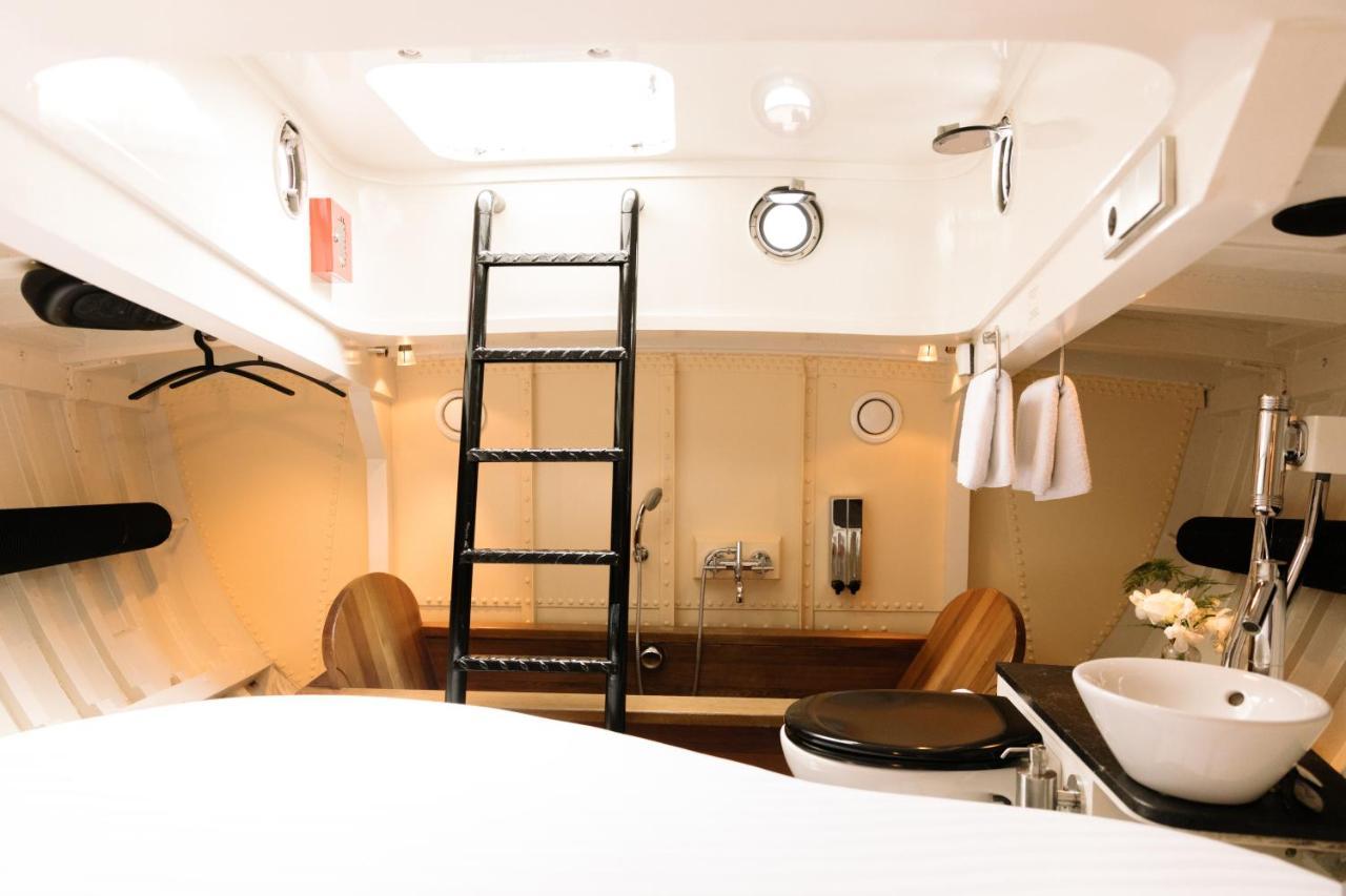 Reddingsboot Harlingen Boat Hotel ภายนอก รูปภาพ