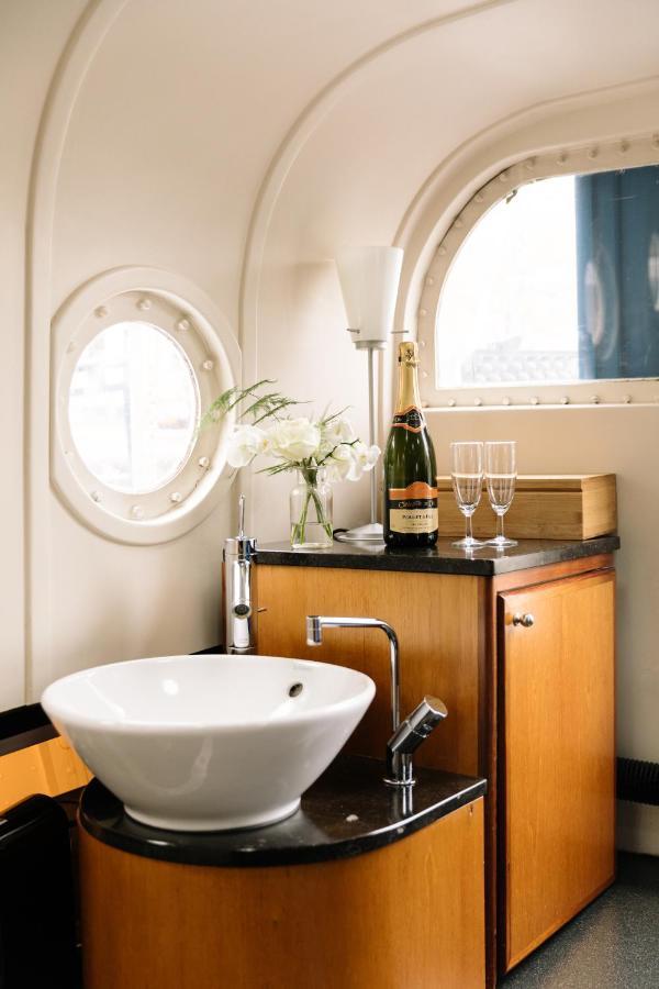Reddingsboot Harlingen Boat Hotel ภายนอก รูปภาพ