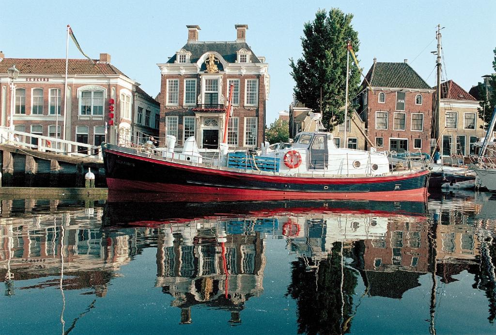 Reddingsboot Harlingen Boat Hotel ภายนอก รูปภาพ